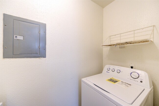 Building Photo - 6500 Sands Point Dr