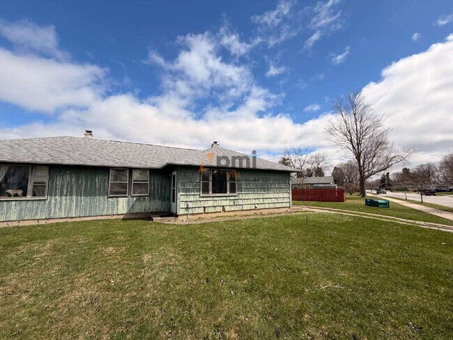 Building Photo - 3003 Oakdale Ave