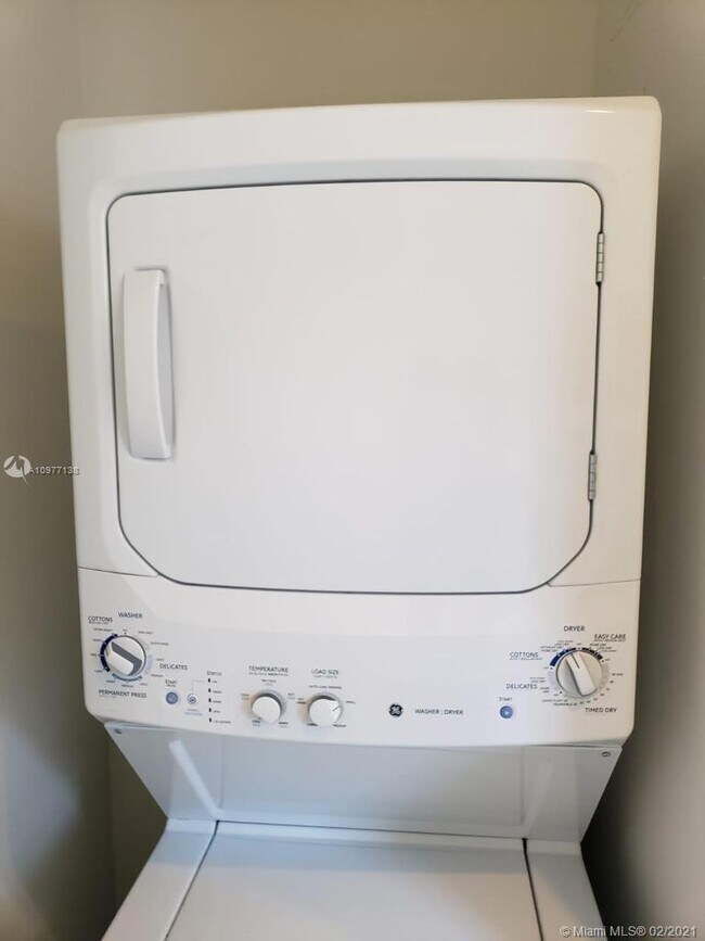 Building Photo - 6331 NW 105th Ct