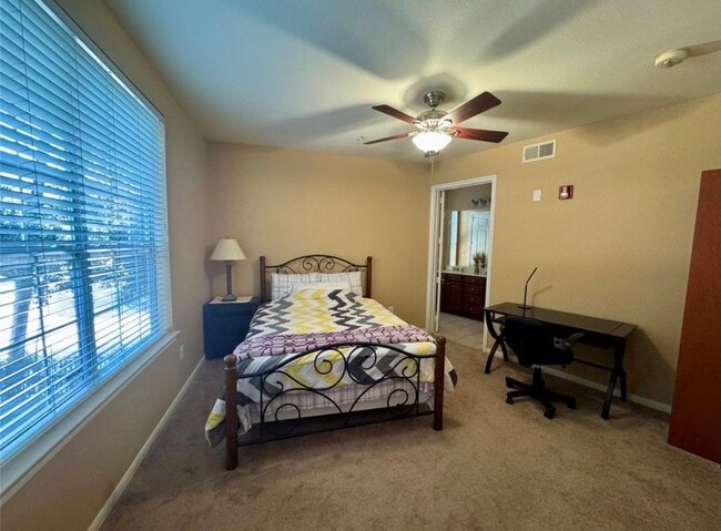 Building Photo - 7575 Kirby Dr