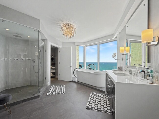Building Photo - 17555 Collins Ave
