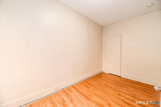 Building Photo - 17 Church St