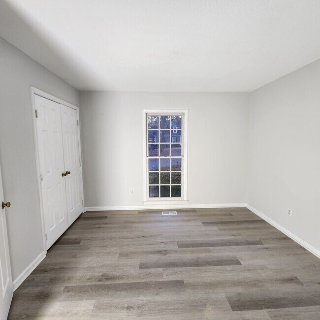 Building Photo - 3 Bedroom Townhome For Rent