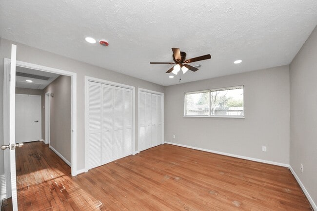 Building Photo - 7914 Marinette Dr