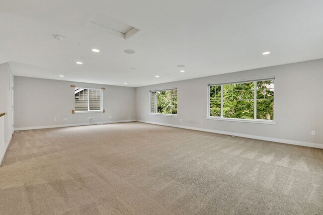 Building Photo - Sophisticated and Luxurious