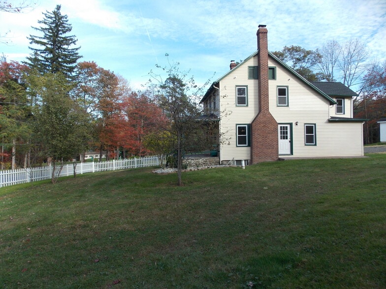 Building Photo - 270 Wellington Rd