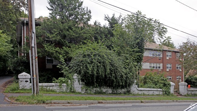 Building Photo - 15 W Funston Ave