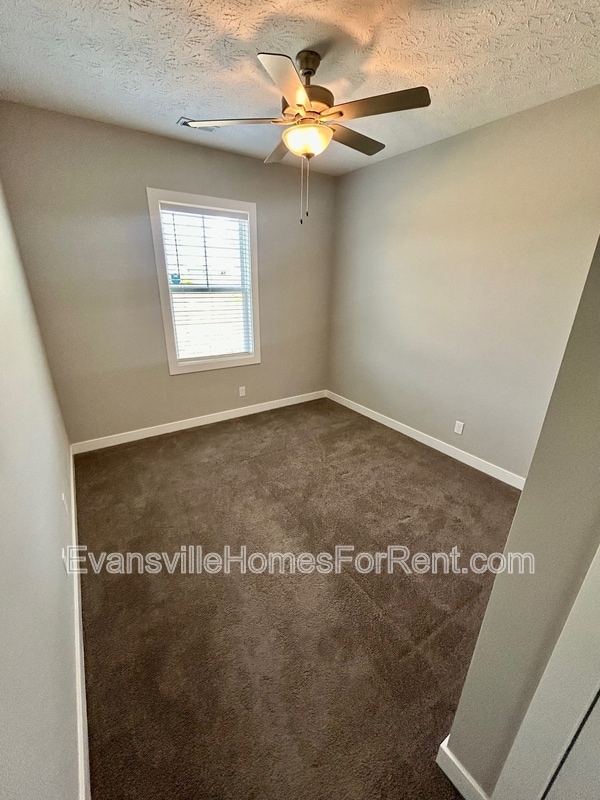 Building Photo - 4644 Chelmsford Dr
