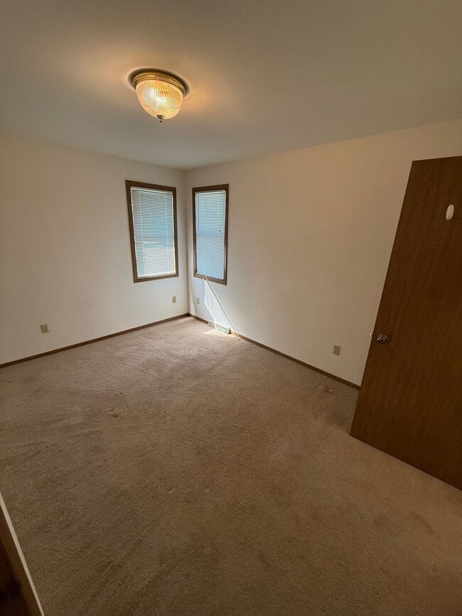 Building Photo - 510/512 Pheasant Drive