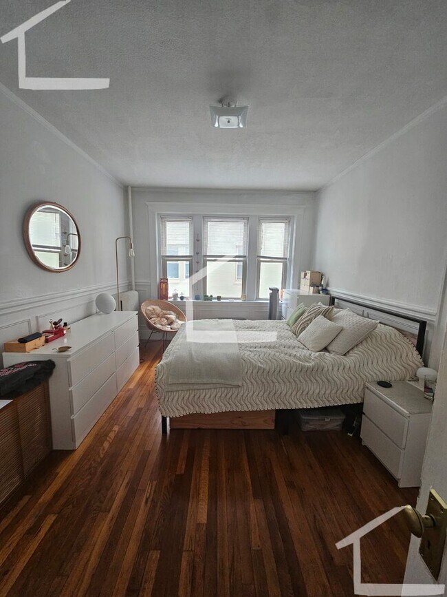 Building Photo - Highly-sought Professional Apt. For you 9/1/26