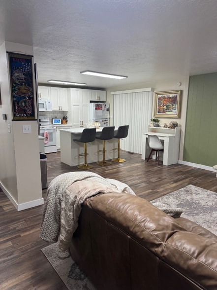 Building Photo - 4524 Balsam Ave