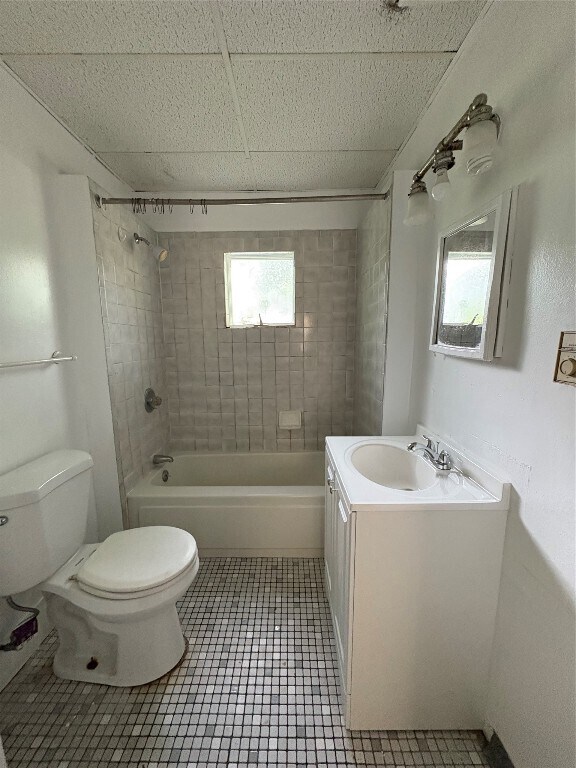 Building Photo - 37 Haendel St