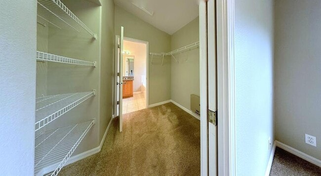 Building Photo - 8006 Thoroughbred Loop