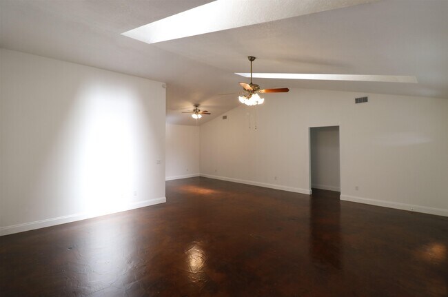 Building Photo - 4225 Oak Ln