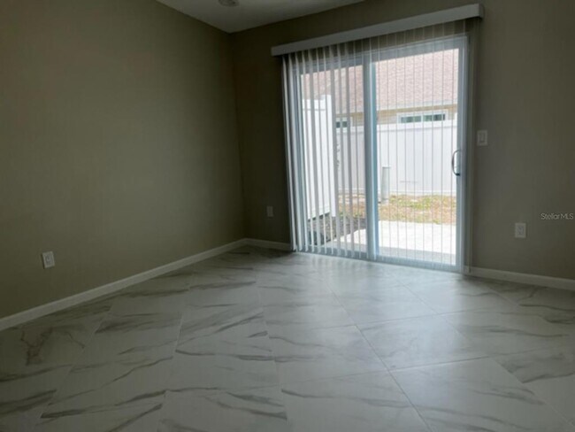 Building Photo - 1861 10th Ct