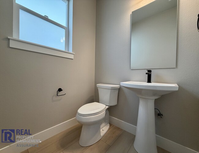 Building Photo - MOVE-IN SPECIAL - Stunning Butternut Creek Home with Bonus Room & 2-Car Garage