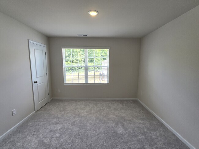 Building Photo - 3164 Fall Hls Dr