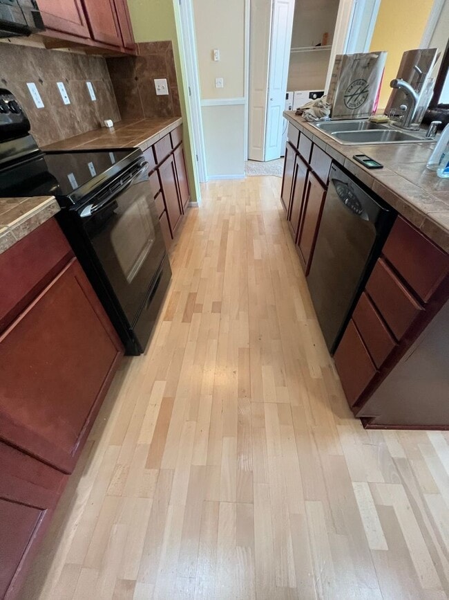 Building Photo - 2 Bedroom 1.75 Bathroom Condo in North Bellingham