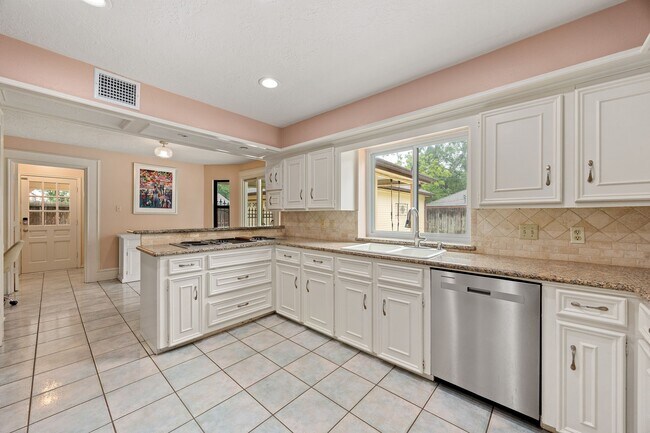 Building Photo - 12914 Ivyforest Dr