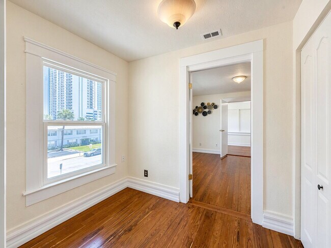 Building Photo - 2 bedroom, 1 bath in Daytona Beach