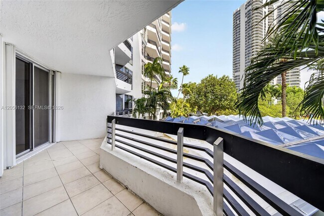 Building Photo - 3600 Mystic Pointe Dr