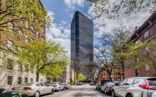 Building Photo - 5415 N Sheridan Rd