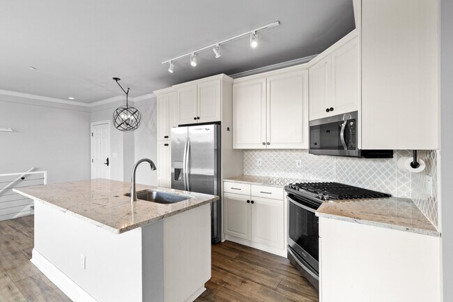 Building Photo - 1515 N Van Buren St