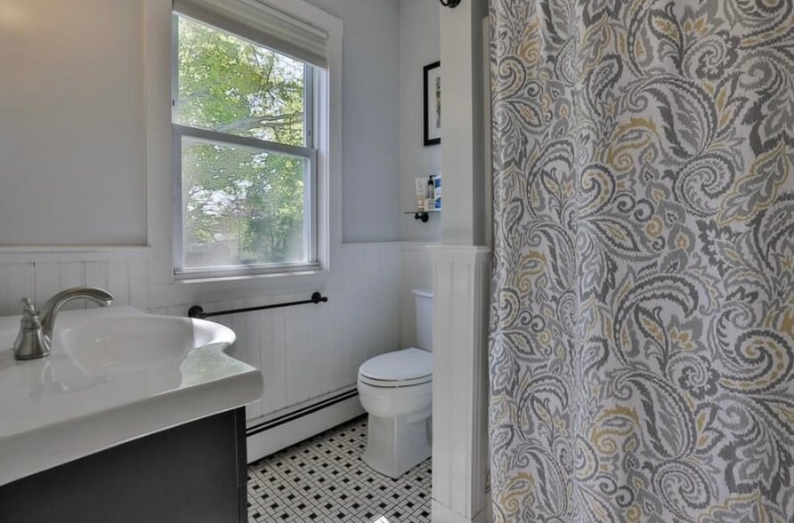 Building Photo - 124 Haverhill St