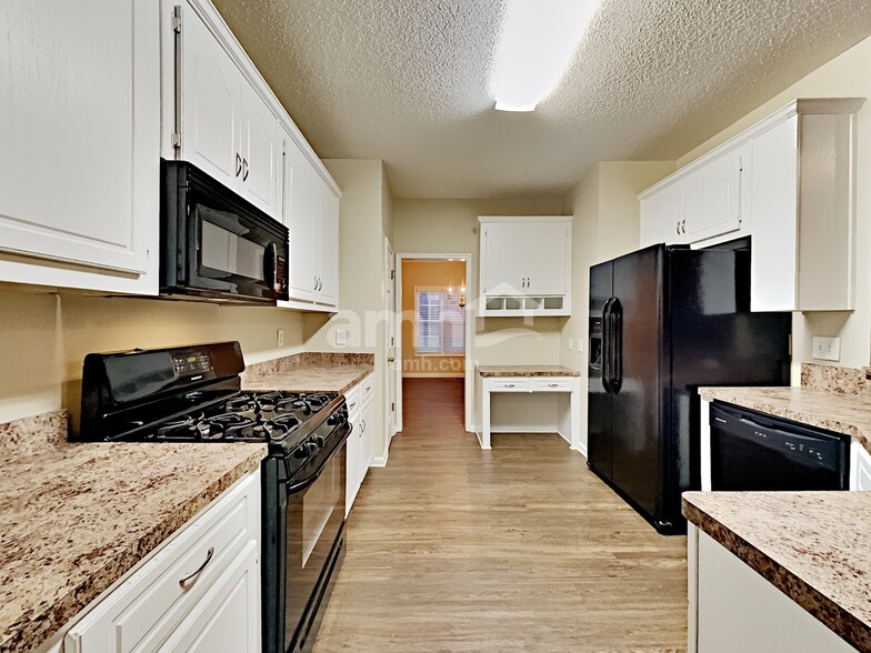 Building Photo - 2046 Township Dr