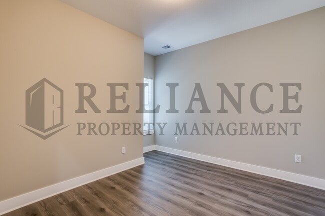 Building Photo - 4936 N Vassar Ave