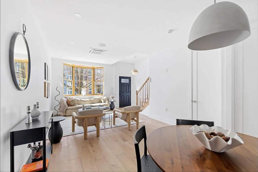Primary Photo - 10 Hausman St