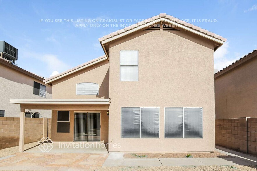 Building Photo - 4067 E Meadow Dr