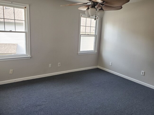 Building Photo - Just REDUCED Beautiful Townhouse Near Hwy 385