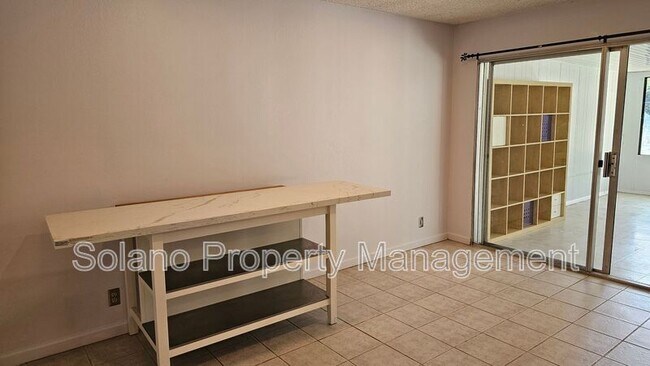 Building Photo - 771 Quartz Ln