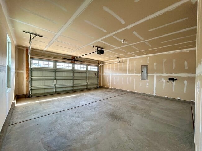 Building Photo - 5427 Hughesdale Dr