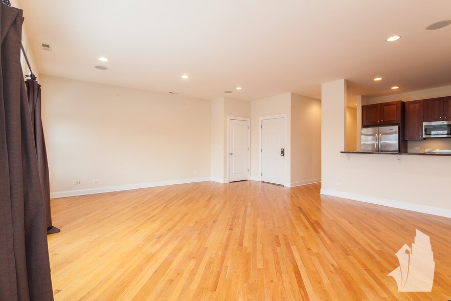 Building Photo - 3829 N Southport Ave