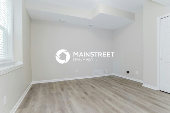 Building Photo - 4 Bedroom Pet-Friendly Home in LEAVENWORTH, KS with Main Street Renewal