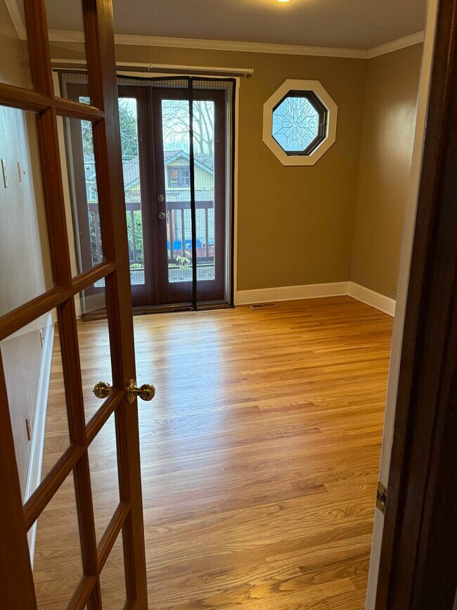 Building Photo - 6547 Greenwood Ave N