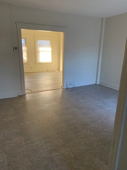 Eating Area - 3422 Daisy Ave