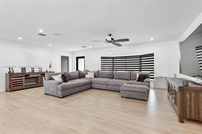 Building Photo - 10950 NW 16th Ct