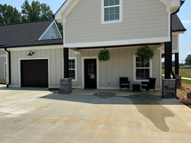 Primary Photo - 420 S George Adams Rd