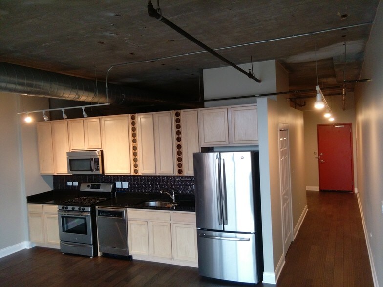 Building Photo - 1550 S Blue Island Ave