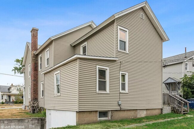 Building Photo - 1616 Washington St