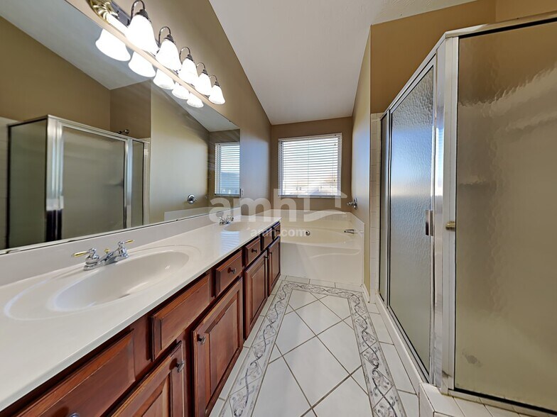 Building Photo - 25 Wheatmore Ct