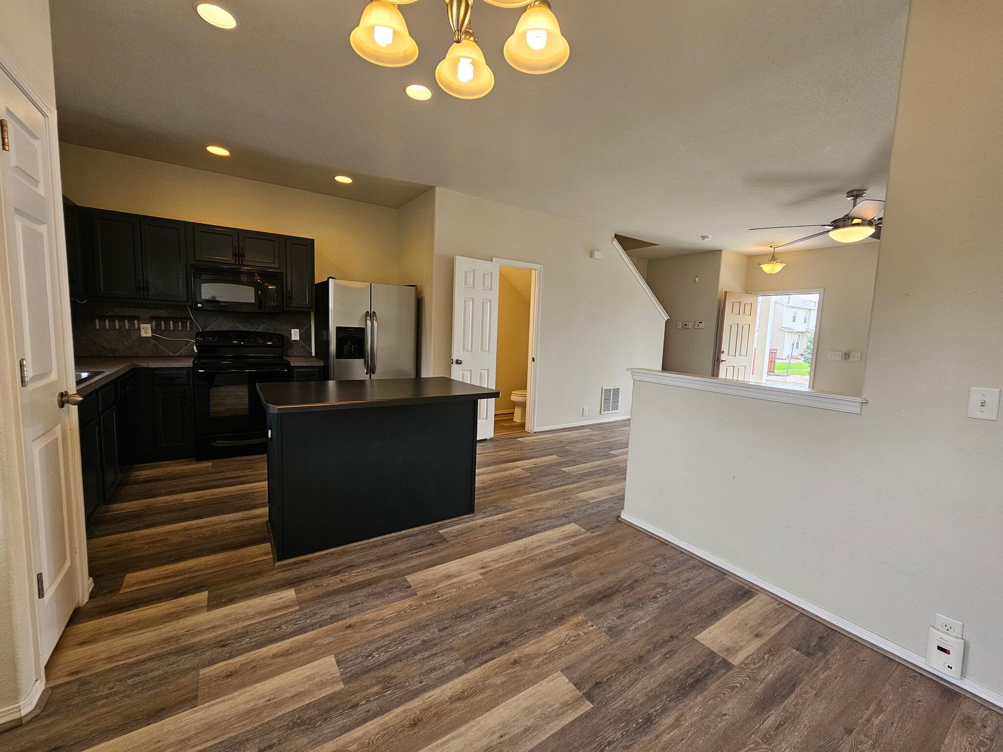 Building Photo - 7243 Country Side Grv