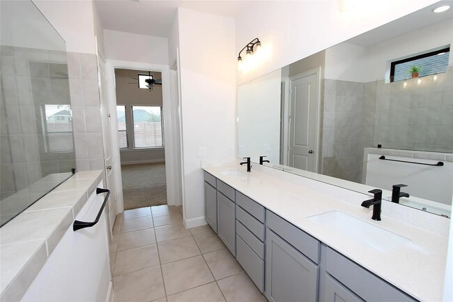 Building Photo - 1443 Park Path Dr