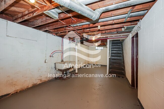 Building Photo - 158 Hawk Ave