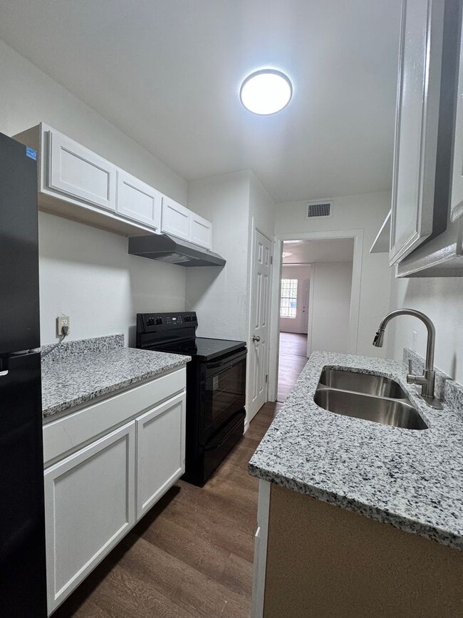 Building Photo - ONE BEDROOM APT WITH WATER PAID