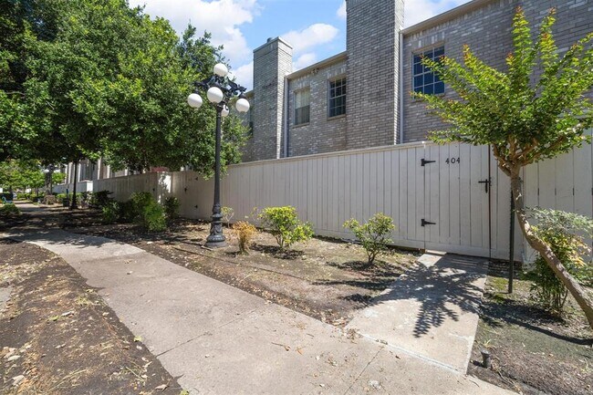 Building Photo - 3780 Tanglewilde St
