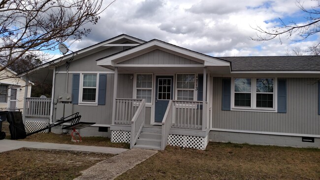 Primary Photo - 713 Eva Cir